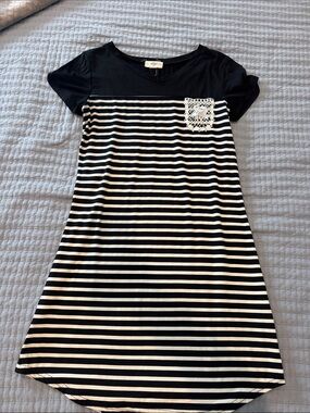 Exist Black V‑Neck Short Sleeve Top